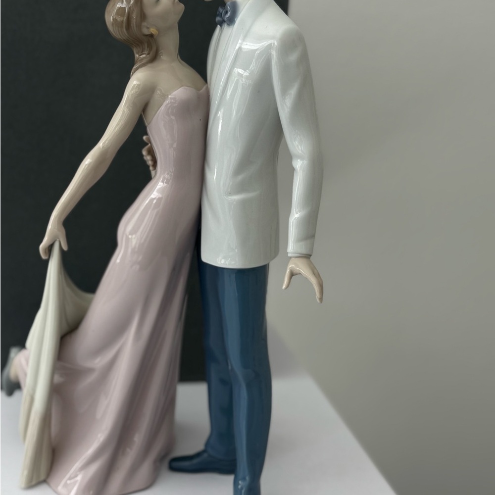 Lladro Happy Anniversary #6475 (retired)